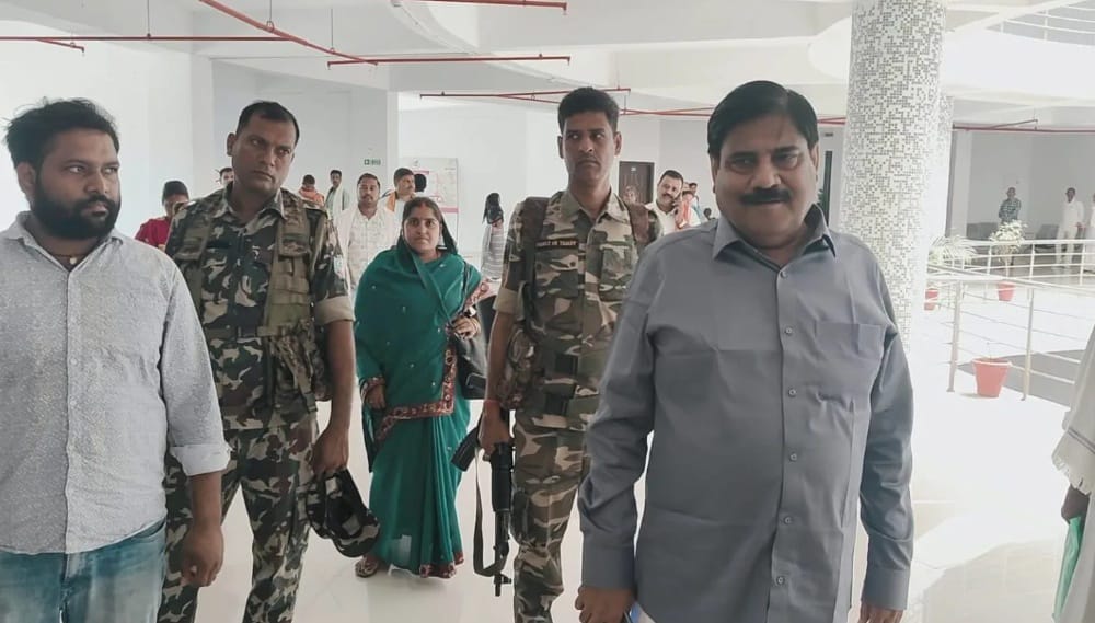 गढ़वा: विधायक सत्येंद्र नाथ तिवारी ने उपायुक्त से मुलाकात कर, मनरेगा, जल जीवन मिशन और भूमि घोटालों की जांच की की मांग