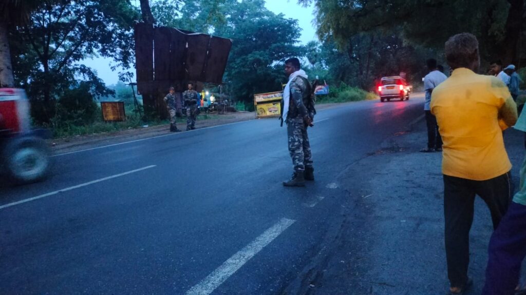 हेलमेट और कागजात की जांच में लापरवाही पर पुलिस की सख्ती, कई वाहन जब्त