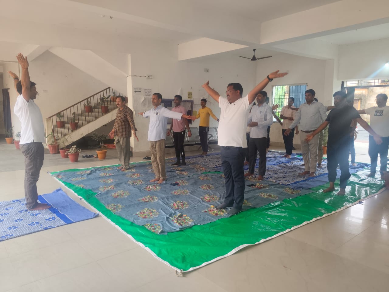 सतबरवा प्रखंड कार्यालय परिसर में मनाया गया अंतरराष्ट्रीय योग दिवस