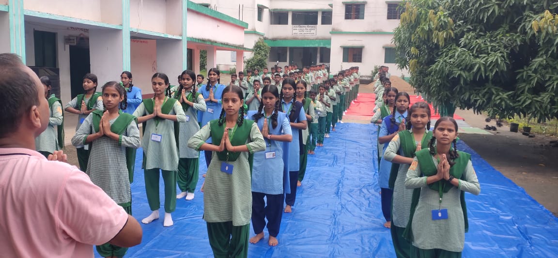 सरकारी व गैर सरकारी शिक्षण संस्थानों में अंतराष्ट्रीय योग दिवस पर किया गया योग