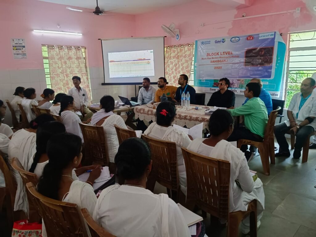डीसी ने बोरियो प्रखंड में स्वास्थ्य एवं कल्याण विभाग की आवासीय विद्यालयों का औचक निरीक्षण किया।