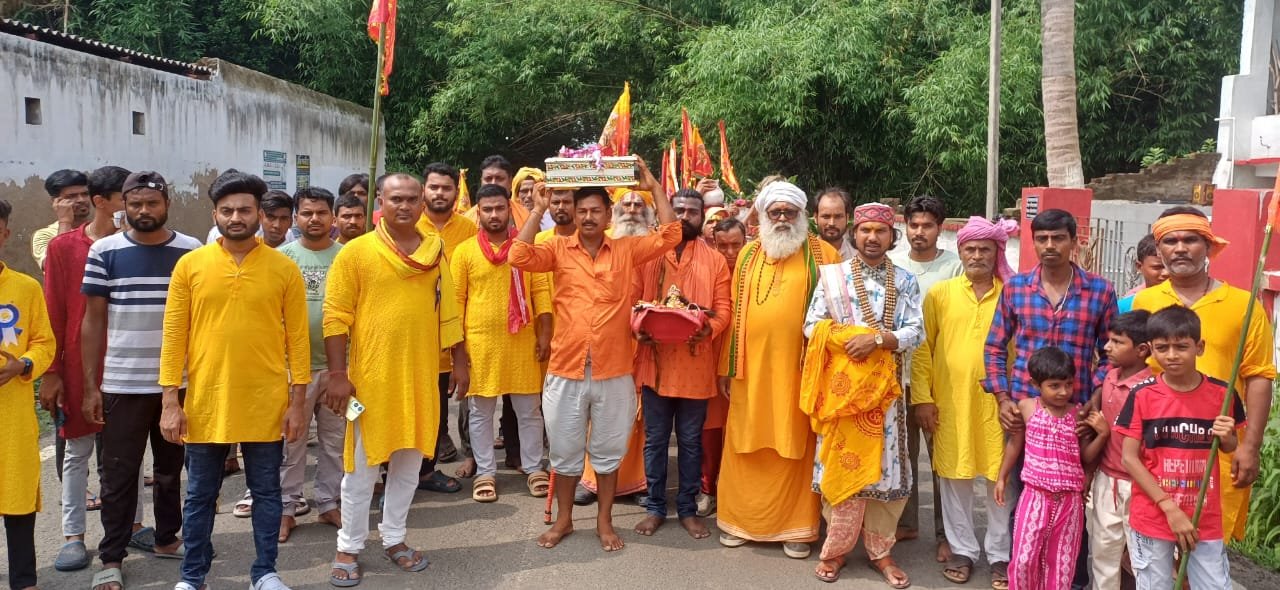 श्री राम कथा महोत्सव को लेकर कलशयात्रा निकाला गया श्री राम कथा महोत्सव को लेकर कलशयात्रा निकाला गया
