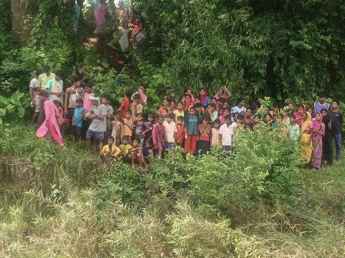 बोरियो पुलिस ने पत्थरघट्टा सिमड़ा नदी से एक युवक की लाश बरामद किया बोरियो पुलिस ने पत्थरघट्टा सिमड़ा नदी से एक युवक की लाश बरामद किया