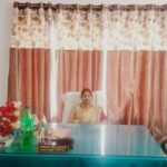 मनरेगा कार्यों में पारदर्शिता हेतु प्रमुख ने जेई को जिम्मेदारी सौंपने की मांग को लेकर बीडीओ को सौंपा पत्र।