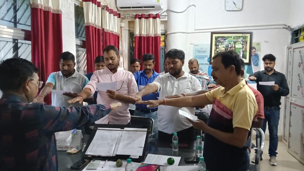 लातेहार:मादक पदार्थों के विरुद्ध मीडिया की भूमिका पर संगोष्ठी आयोजित, जनसंपर्क पदाधिकारी ने दिलाई नशा मुक्ति की शपथ