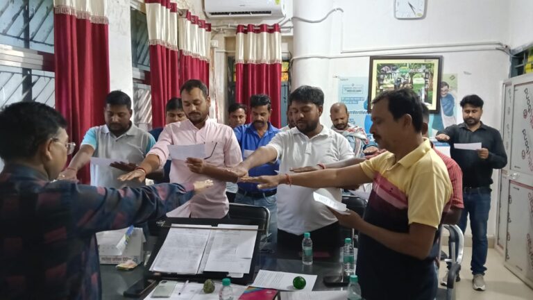 लातेहार:मादक पदार्थों के विरुद्ध मीडिया की भूमिका पर संगोष्ठी आयोजित, जनसंपर्क पदाधिकारी ने दिलाई नशा मुक्ति की शपथ