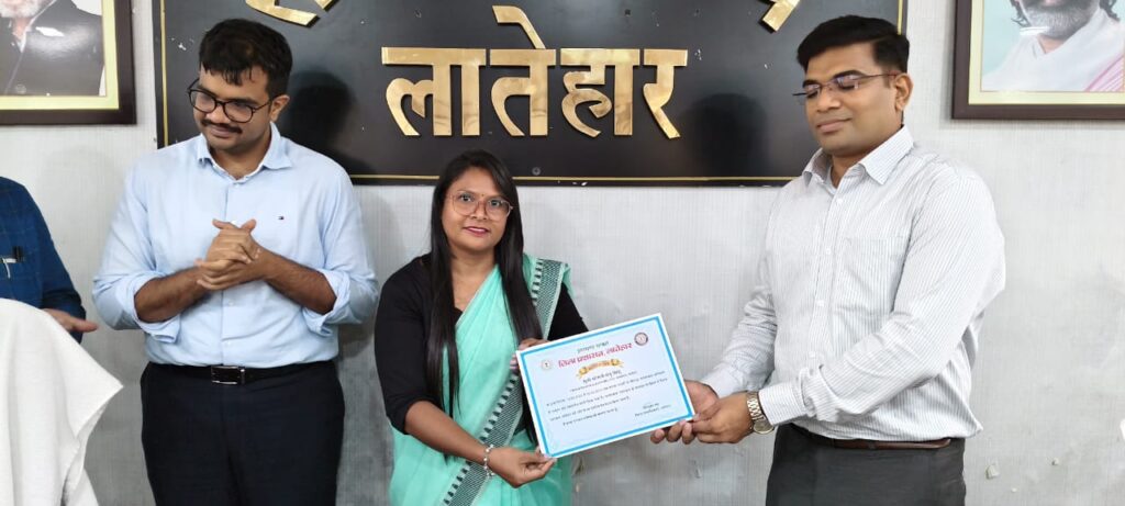 मादक पदार्थों के रोकथाम एवं जागरूकता अभियान में उत्कृष्ट योगदान देने वालों को किया गया सम्मानित मादक पदार्थों के रोकथाम एवं जागरूकता अभियान में उत्कृष्ट योगदान देने वालों को किया गया सम्मानित