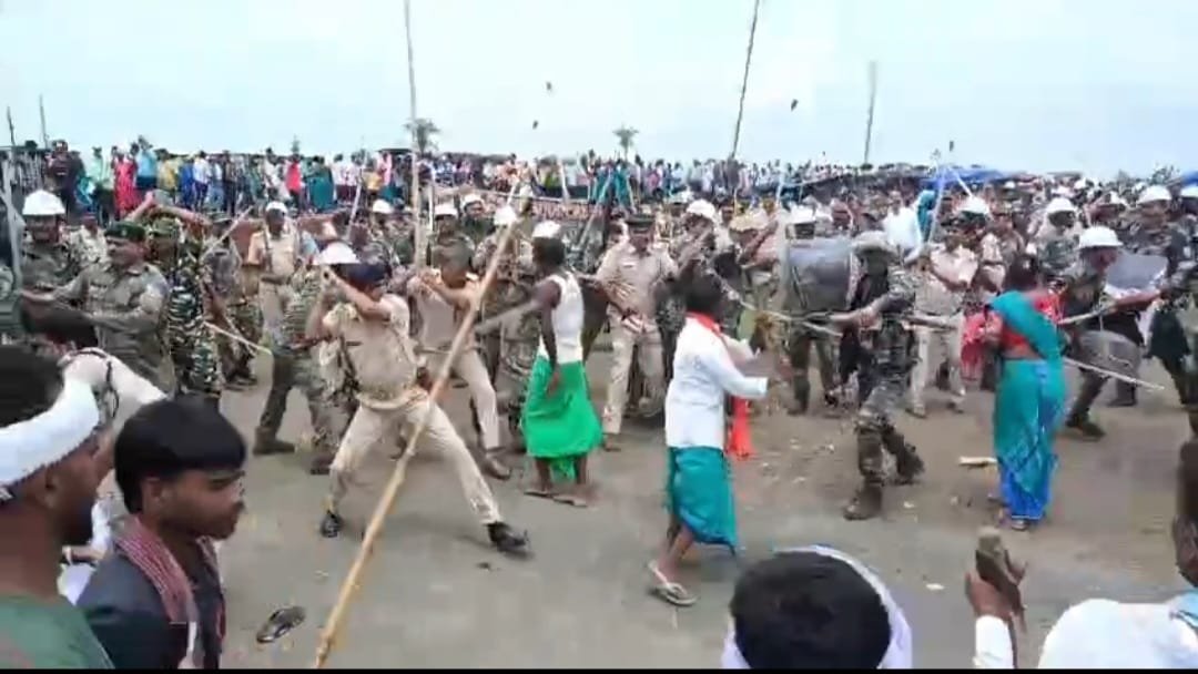 हूल दिवस पर भोगनाडीह में ग्रामीण और प्रशासन के बीच हिंसक झड़प में 5 पुलिस कर्मी हुए घायल