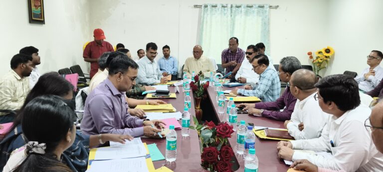 लातेहार:विधानसभा प्रत्यायुक्त समिति की बैठक संपन्न,योजनाओं की प्रगति एवं सेवा गारंटी अधिनियम की समीक्षा