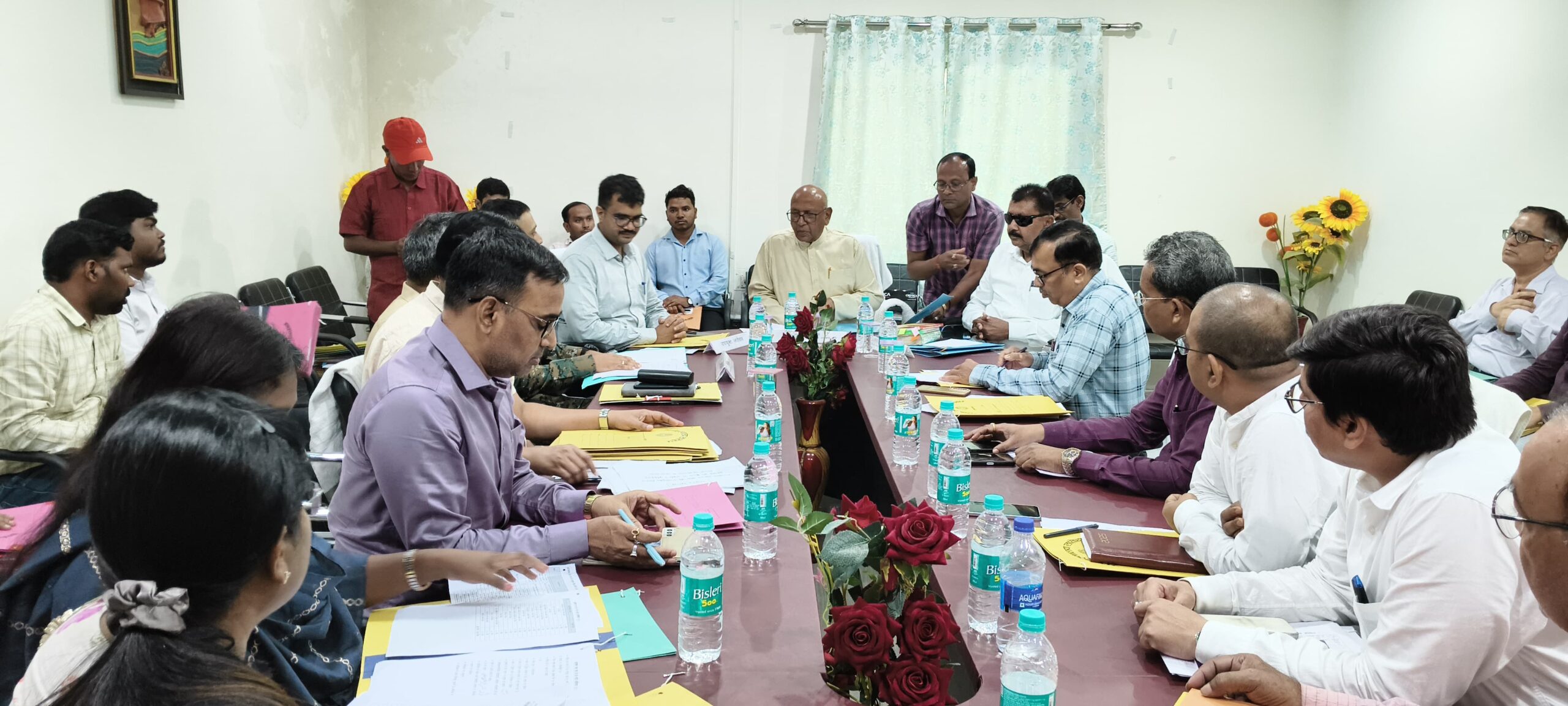 लातेहार:विधानसभा प्रत्यायुक्त समिति की बैठक संपन्न,योजनाओं की प्रगति एवं सेवा गारंटी अधिनियम की समीक्षा