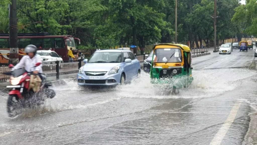 झारखंड में मानसून की दस्तक: भारी बारिश के साथ रेड अलर्ट जारी,जानिए आपके जिले का हाल