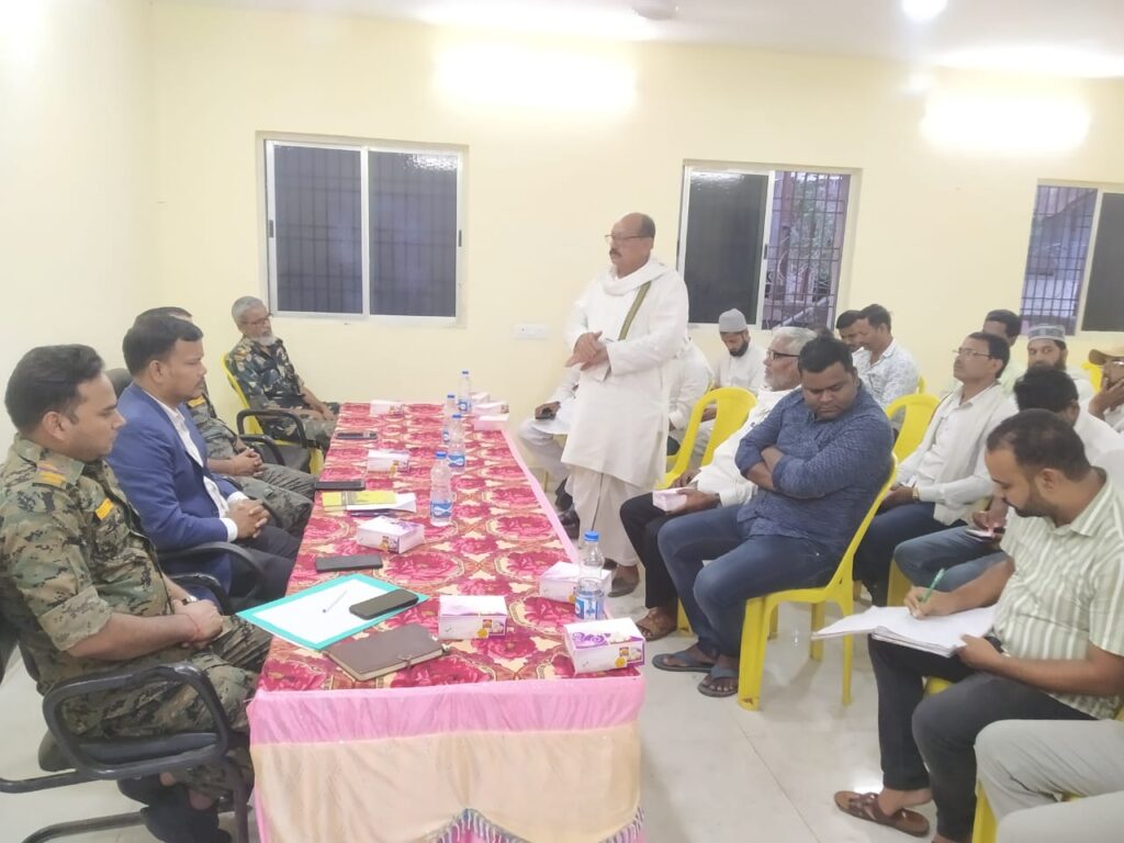 मनिका थाना में बकरीद को लेकर शांति समिति की बैठक आयोजित मनिका थाना में बकरीद को लेकर शांति समिति की बैठक आयोजित