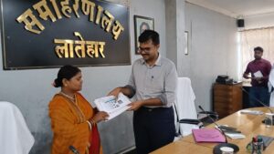 नेत्र सुरक्षा की ओर एक कदम: लातेहार में डोर-टू-डोर दृष्टि जांच अभियान का हुआ विस्तार