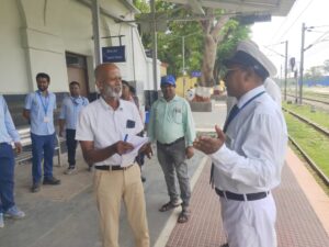 एडीआरएम ने किया राजमहल स्टेशन का औचक निरीक्षण, जल्द सुधार होंगे खामियां