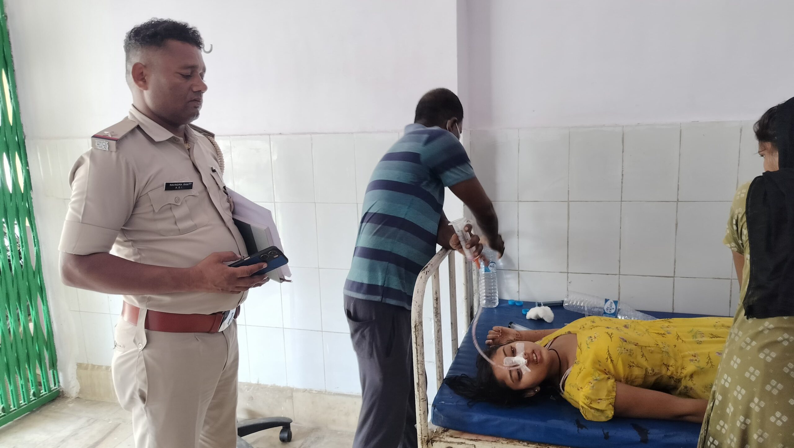 गलती से जहरीला पदार्थ खाने से नाबालिग लड़की की हालत गंभीर