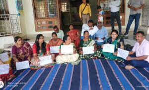 लातेहार: हक और अधिकार की मांग को लेकर जिला परिषद सदस्यों का धरना प्रदर्शन