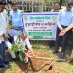 लातेहार:“एक पेड़ माँ के नाम 2.0 अभियान”की शुरुआत,विश्व पर्यावरण दिवस पर जनप्रतिनिधियों ने किया पौधरोपण