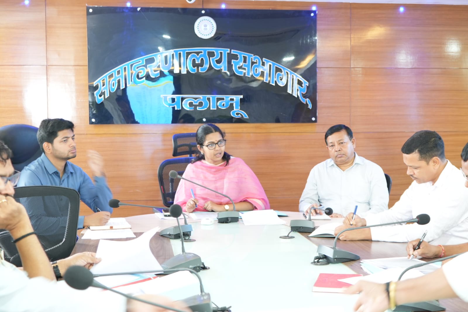 डीसी ने डीईजीएस व ई गवर्नेंस के तहत किये जा रहे कार्यों की समीक्षा की
