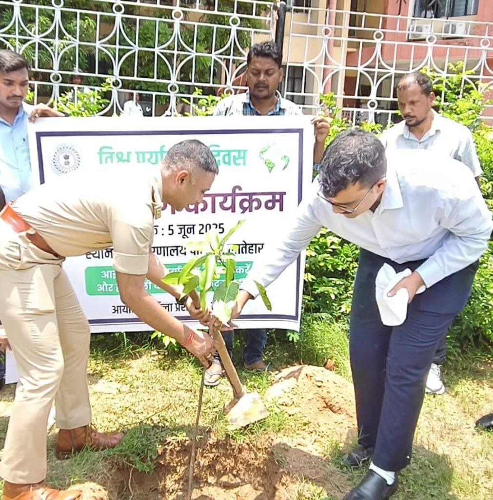 लातेहार:“एक पेड़ माँ के नाम 2.0 अभियान”की शुरुआत,विश्व पर्यावरण दिवस पर जनप्रतिनिधियों ने किया पौधरोपण