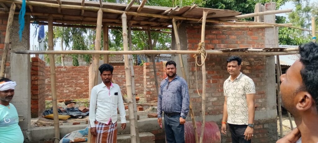 राजमहल प्रखंड के दियारा क्षेत्र में मनरेगा और आवास योजनाओं का निरीक्षण राजमहल प्रखंड के दियारा क्षेत्र में मनरेगा और आवास योजनाओं का निरीक्षण