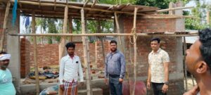 राजमहल प्रखंड के दियारा क्षेत्र में मनरेगा और आवास योजनाओं का निरीक्षण