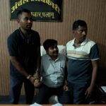 पलामू:नवा बाजार के सीओ शैलेश कुमार 30 हजार की रिश्वत लेते रंगे हाथ गिरफ्तार