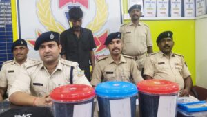 बरहड़वा थाना क्षेत्र में गांजा विक्रेता गिरफ्तार, 3 किलो से अधिक गांजा बरामद