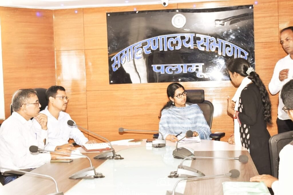 उपायुक्त कार्यालय में जनता दरबार का हुआ आयोजन उपायुक्त कार्यालय में जनता दरबार का हुआ आयोजन