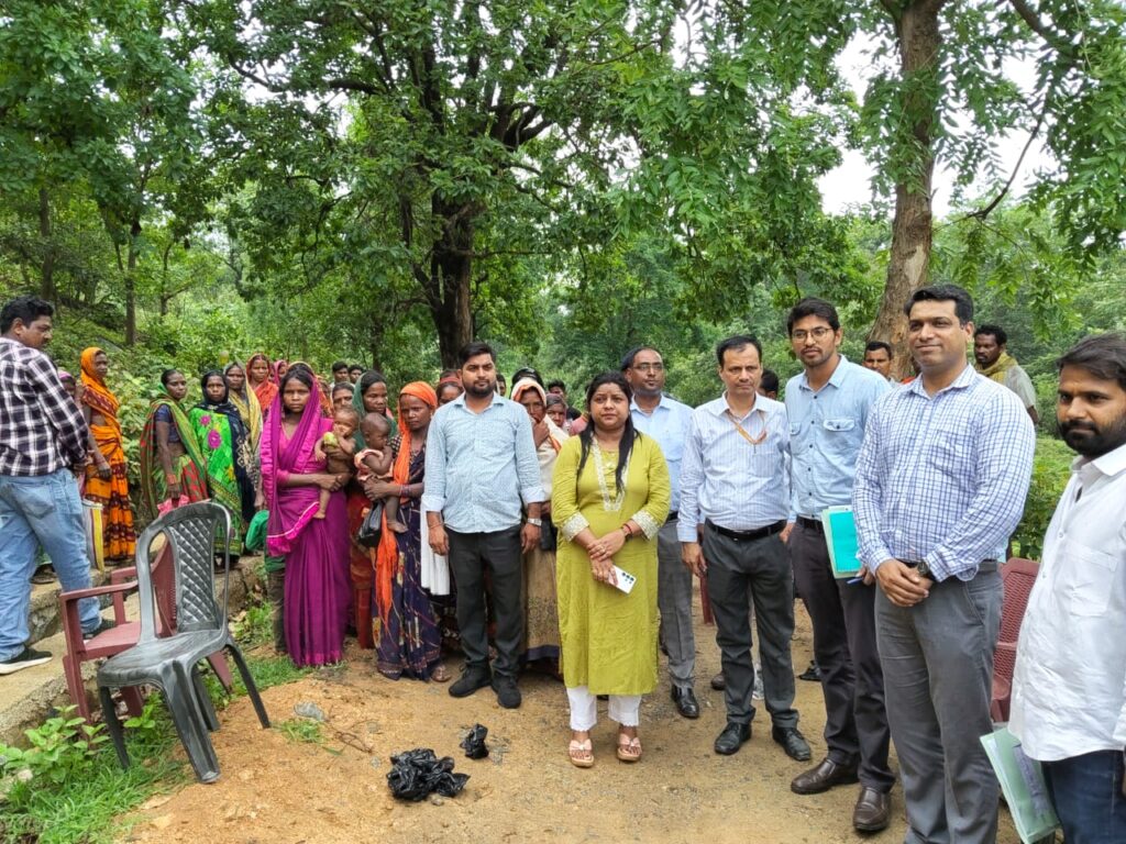 केंद्रीय टीम ने पलामू का दौरा कर जिले में खाद्य और सार्वजनिक वितरण विभाग द्वारा संचालित योजनाओं का निरीक्षण किया
