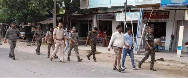 मुहर्रम पर्व शांति व शुभ व्यवस्थित तरीके से मनाने को लेकर निकाला फ्लैग मार्च, ड्रोन से की जा रही निगरानी