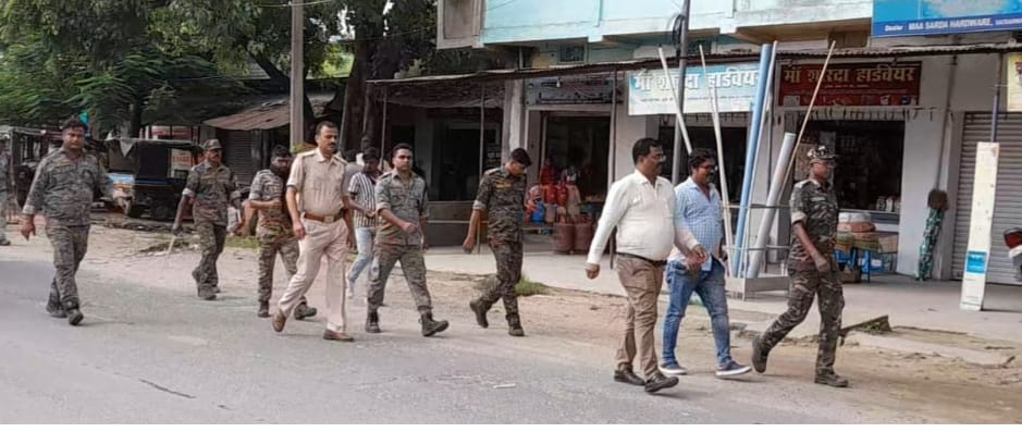 मुहर्रम पर्व शांति व शुभ व्यवस्थित तरीके से मनाने को लेकर निकाला फ्लैग मार्च, ड्रोन से की जा रही निगरानी