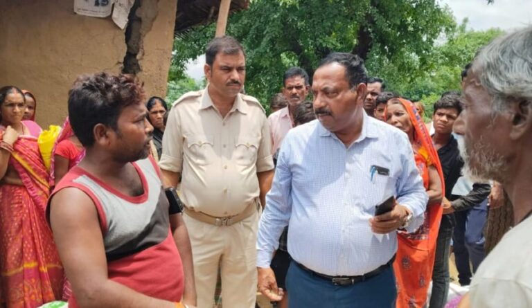 राशन में गड़बड़ी, जांच में कटौती और खराब गेंहू पकड़ा गया, डीलर पर होगी कार्रवाई– बीडीओ का आदेश