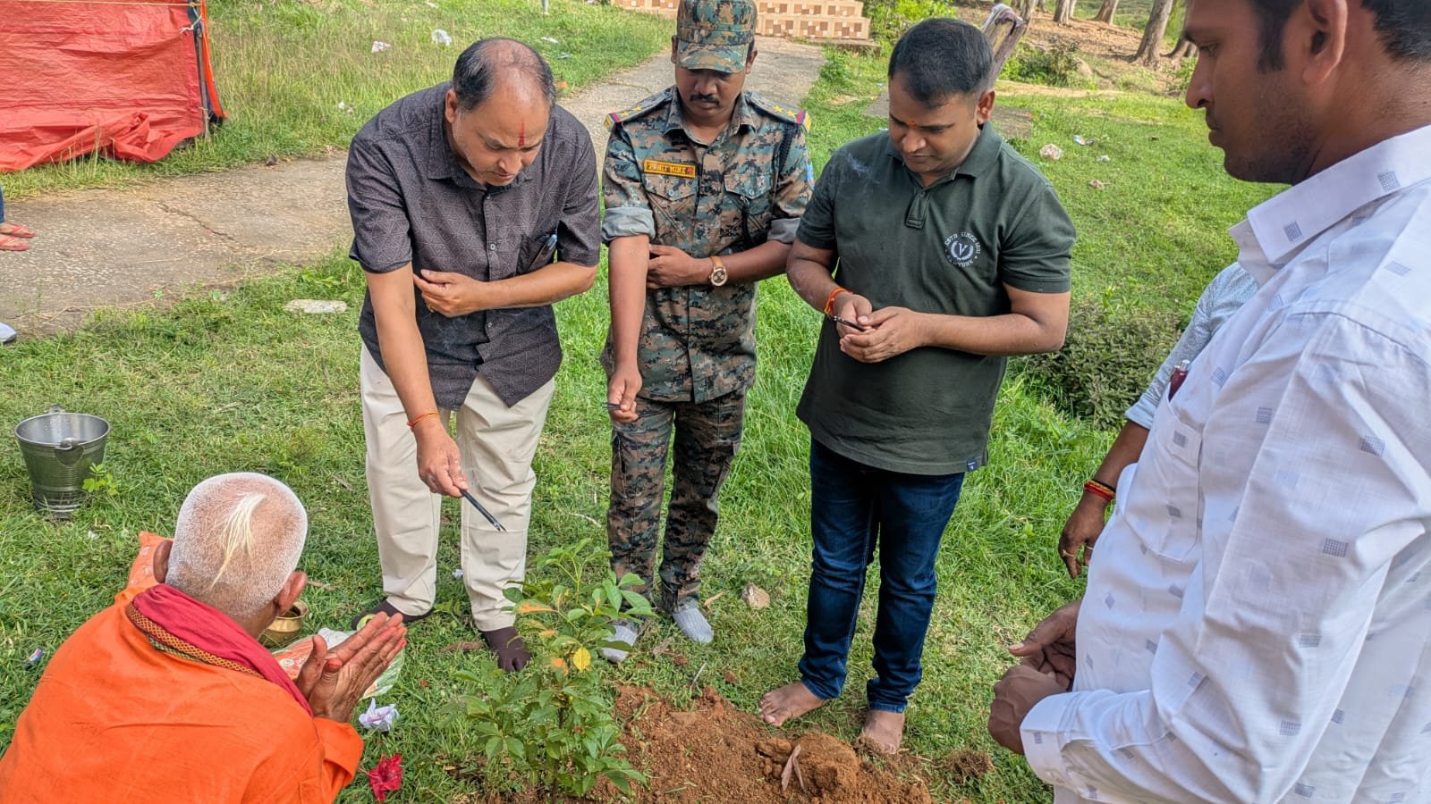 देवकी बाबा धाम परिसर में कल्पतरु वृक्ष लगाया गया देवकी बाबा धाम परिसर में कल्पतरु वृक्ष लगाया गया