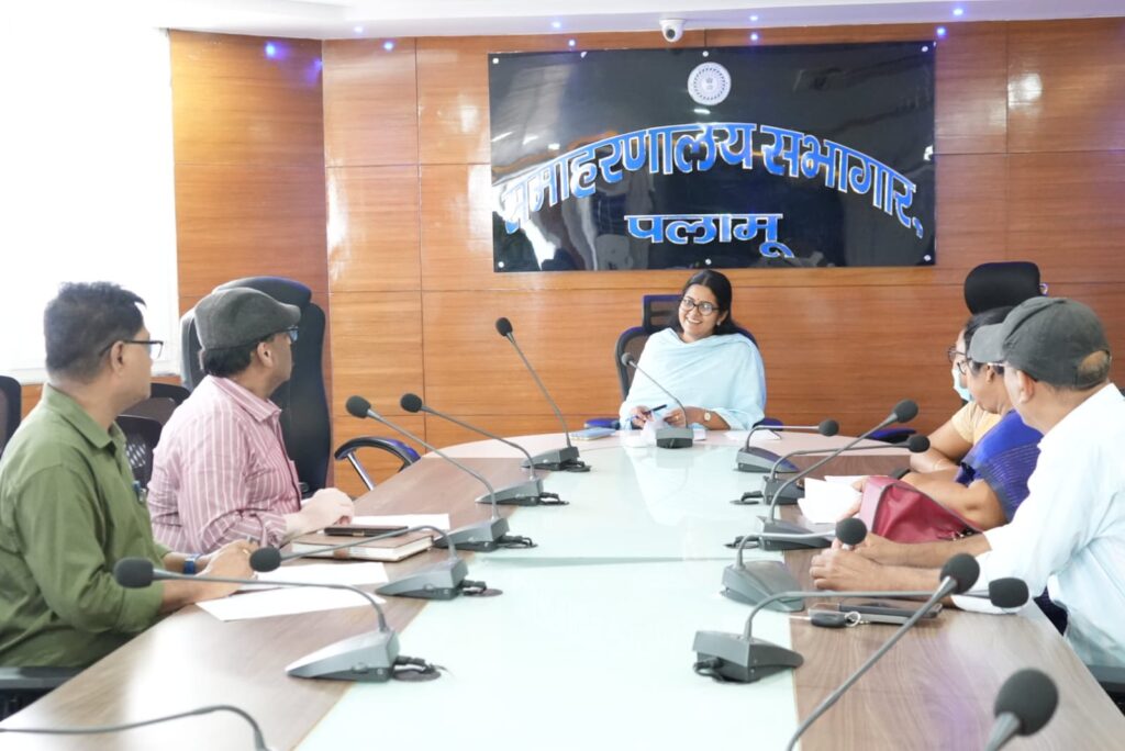 उपायुक्त ने पीसी एवं पीसीपीएनडीटी एक्ट के तहत किए जा रहे कार्यों की समीक्षा की