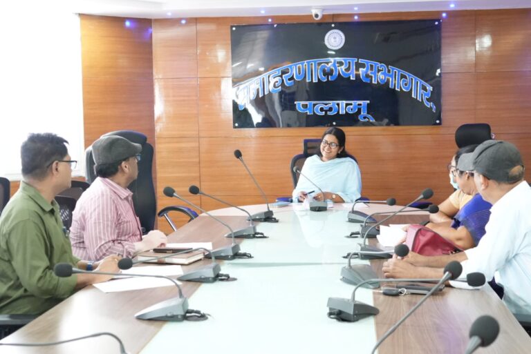 उपायुक्त ने पीसी एवं पीसीपीएनडीटी एक्ट के तहत किए जा रहे कार्यों की समीक्षा की