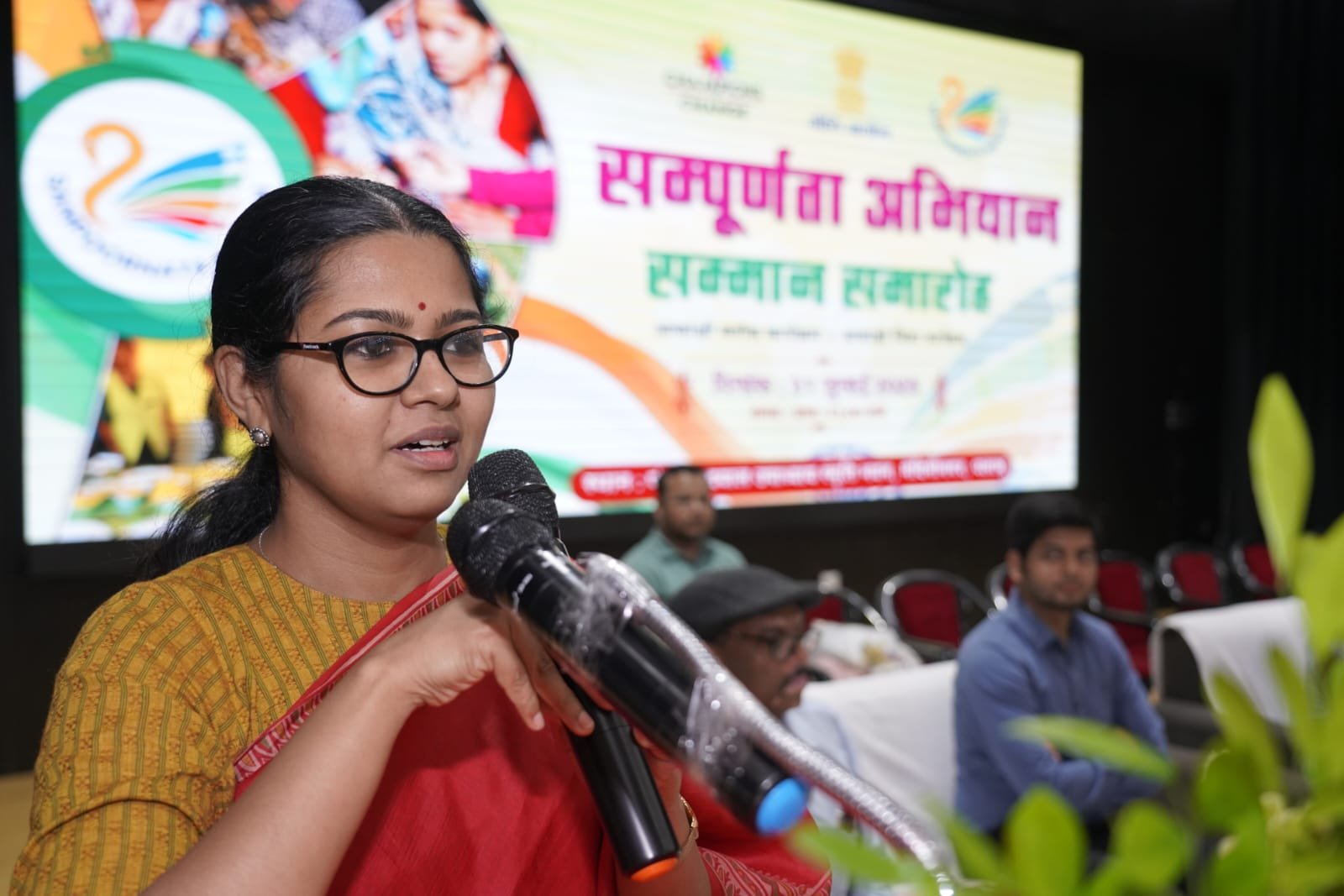 नीति आयोग के संपूर्णता अभियान में बेहतर कार्य करने वाले पदाधिकारियों एवं कर्मियों को डीसी ने किया सम्मानित नीति आयोग के संपूर्णता अभियान में बेहतर कार्य करने वाले पदाधिकारियों एवं कर्मियों को डीसी ने किया सम्मानित