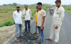 रमना से जतपुरा-सारांग होते हुए बिशुनपुरा को जोड़ने वाली बाईपास सड़क की खराब गुणवत्ता पर ग्रामीणों में आक्रोश, JLKM ने जांच और कार्रवाई की मांग की।