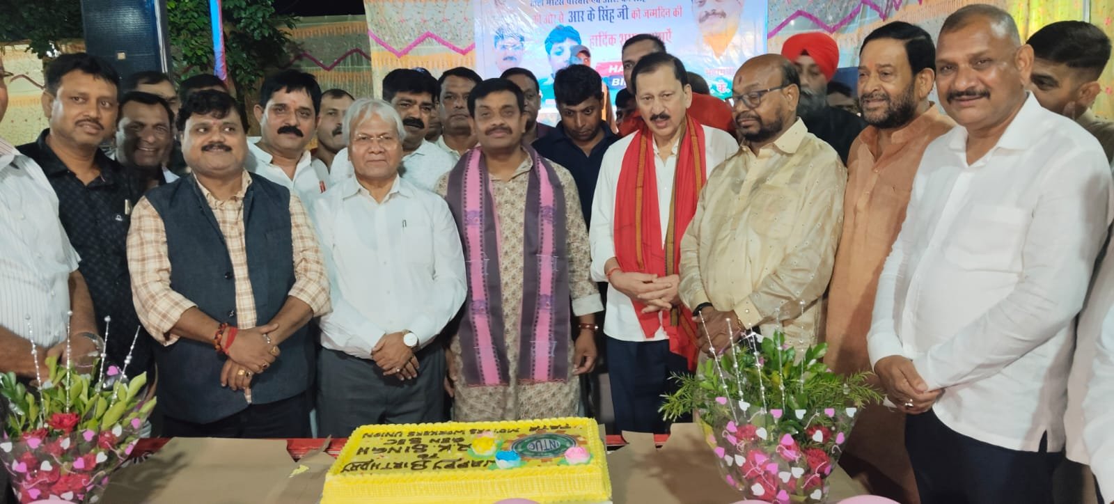 धूमधाम से मना मजदूर नेता आरके सिंह का जन्मदिन धूमधाम से मना मजदूर नेता आरके सिंह का जन्मदिन