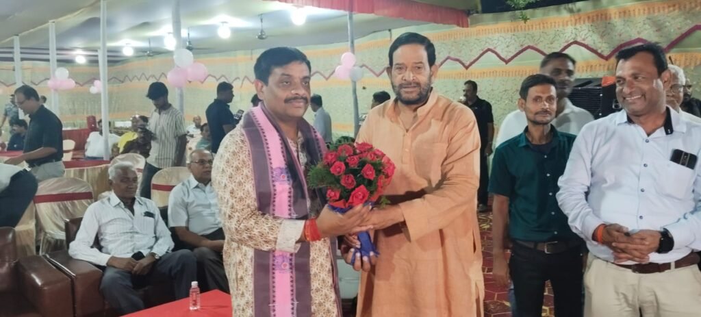 धूमधाम से मना मजदूर नेता आरके सिंह का जन्मदिन धूमधाम से मना मजदूर नेता आरके सिंह का जन्मदिन
