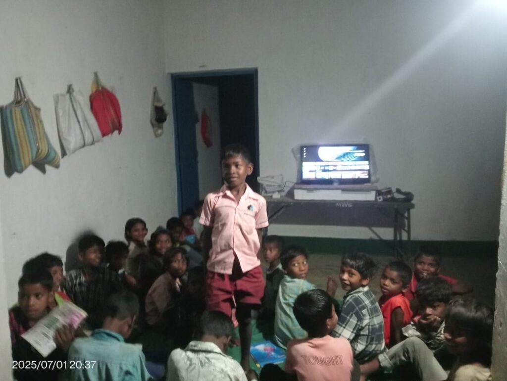 लातेहार: आरागुंडी संध्या में पारंपरिक धुमकुड़िया का शुभारंभ, सांस्कृतिक जागरूकता का प्रतीक बना समारोह लातेहार: आरागुंडी संध्या में पारंपरिक धुमकुड़िया का शुभारंभ, सांस्कृतिक जागरूकता का प्रतीक बना समारोह