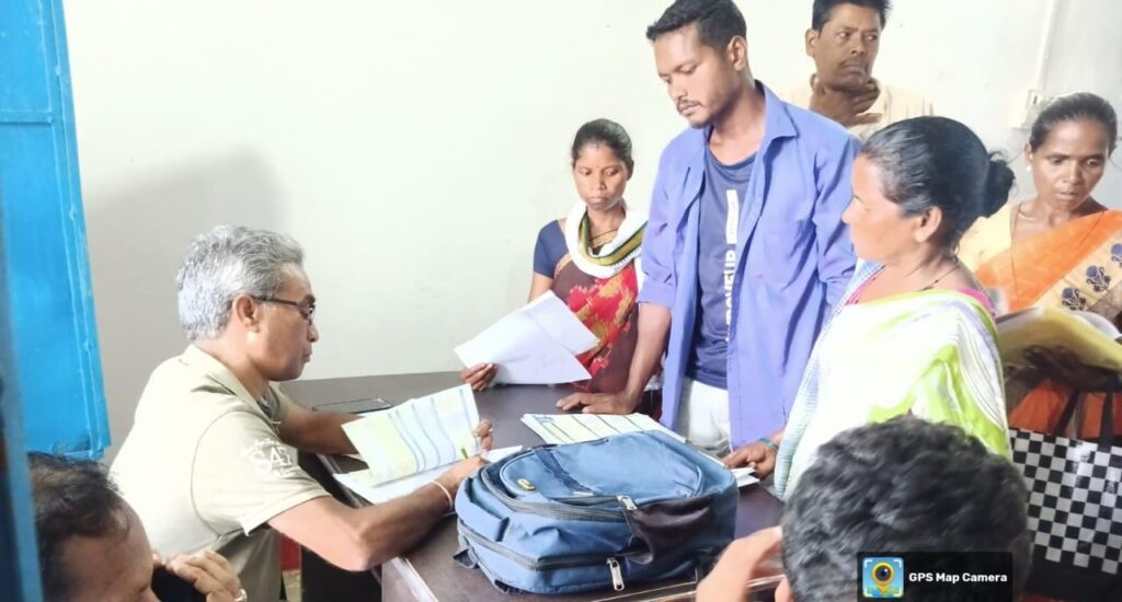 डुमरी प्रखंड के जैरागी पंचायत में धरती आबा जनजातीय ग्राम उत्कर्ष अभियान का शिविर आयोजित