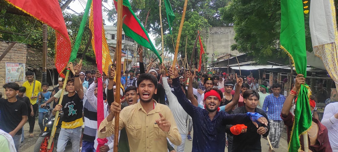 बरहरवा में मोहर्रम का जुलूस पारंपरिक श्रद्धा और सुरक्षा व्यवस्था के बीच शांतिपूर्ण संपन्न