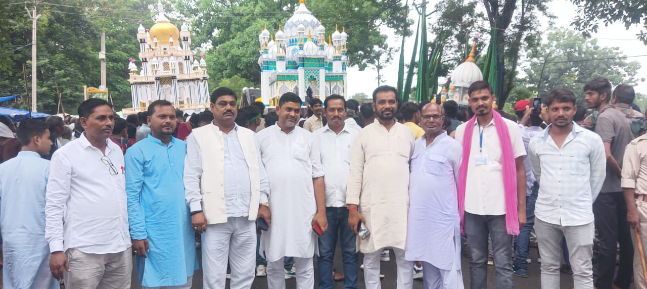 मोहर्रम पर मनिका में निकाला गया भव्य ताजिया जुलूस