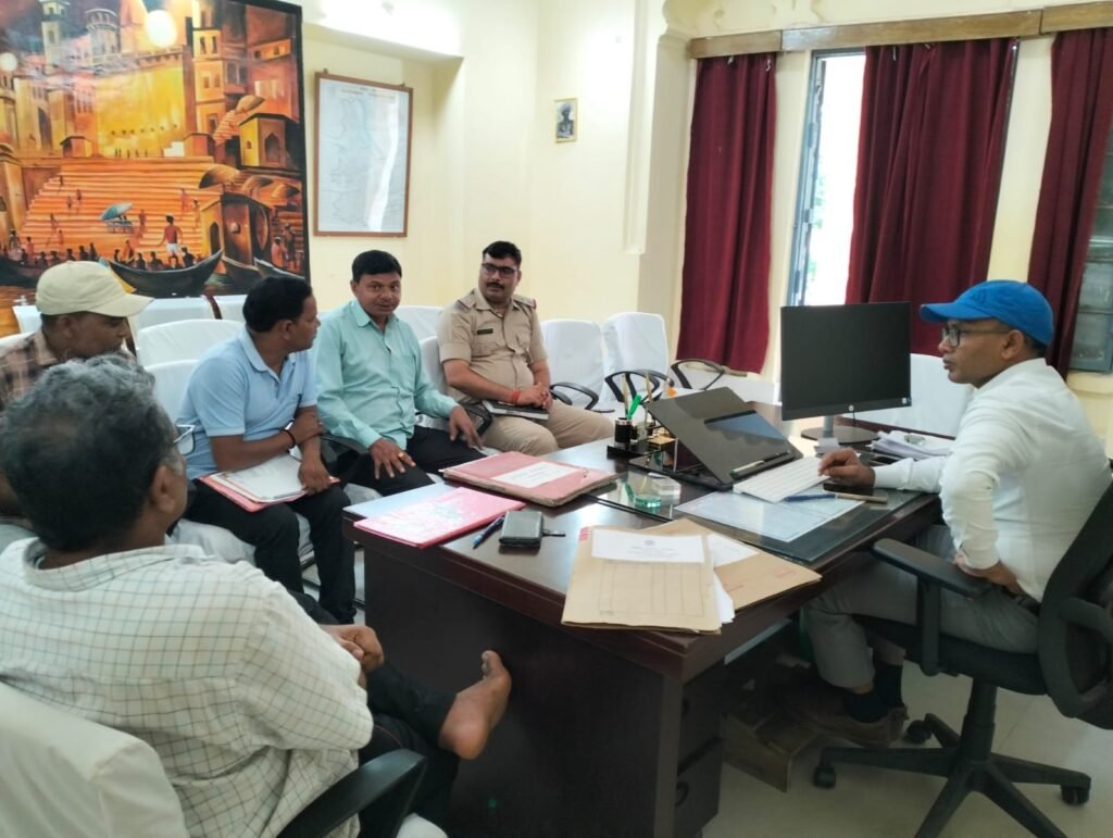 मोती झरना में श्रावणी मेला की तैयारी को लेकर एसडीओ ने किया बैठक