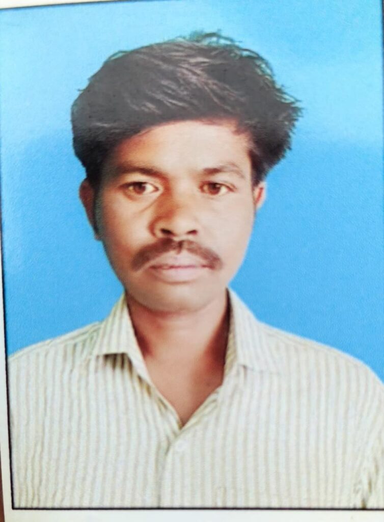 बीमारी से त्रस्त वीरेंद्र उरांव ने की आत्महत्या, छत के बांस से लगाई फांसी बीमारी से त्रस्त वीरेंद्र उरांव ने की आत्महत्या, छत के बांस से लगाई फांसी