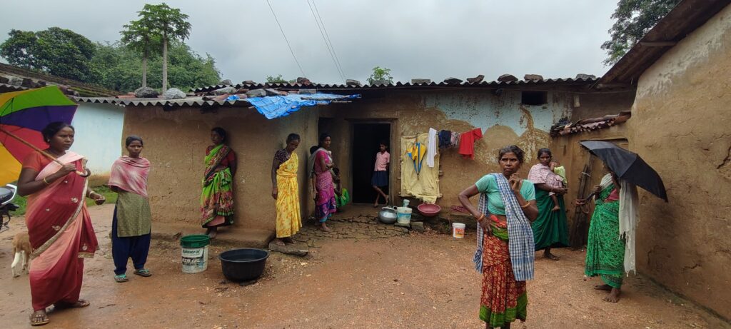 बीमारी से त्रस्त वीरेंद्र उरांव ने की आत्महत्या, छत के बांस से लगाई फांसी बीमारी से त्रस्त वीरेंद्र उरांव ने की आत्महत्या, छत के बांस से लगाई फांसी