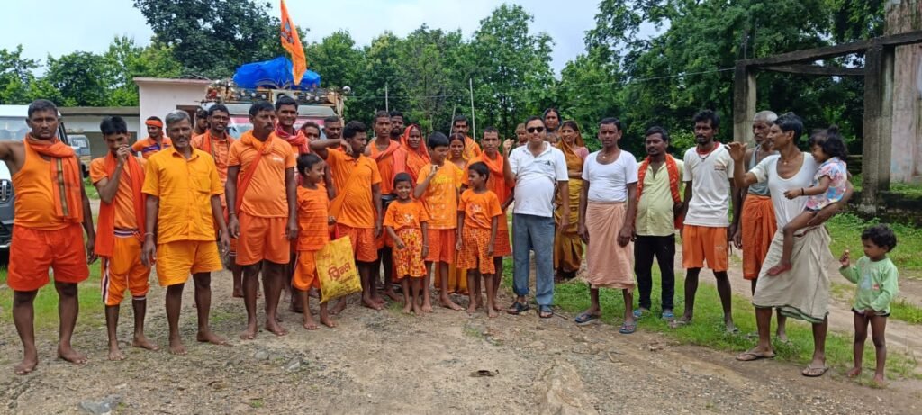 सतबरवा से बोल-बम का जत्था रवाना, श्रद्धालुओं ने की मनोकामना पूर्ति की कामना सतबरवा से बोल-बम का जत्था रवाना, श्रद्धालुओं ने की मनोकामना पूर्ति की कामना