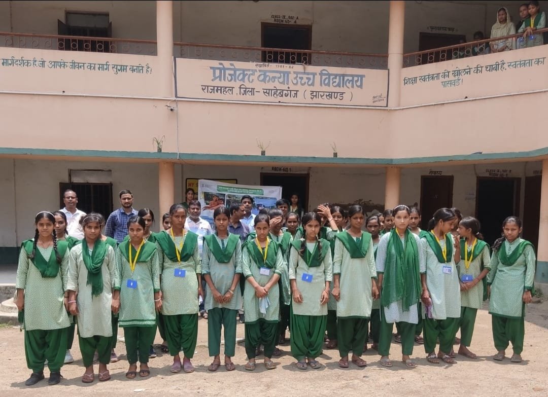 सफाई अपनाओं, बीमारी भगाओ को लेकर छात्रों को किया गया जागरूक सफाई अपनाओं, बीमारी भगाओ को लेकर छात्रों को किया गया जागरूक
