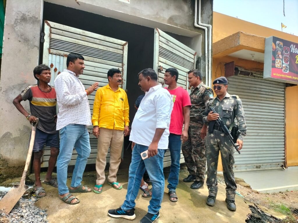 कांके विधायक सुरेश बैठा ने जगत पुरम कॉलोनी के समस्यायों का लिया जायजा कांके विधायक सुरेश बैठा ने जगत पुरम कॉलोनी के समस्यायों का लिया जायजा