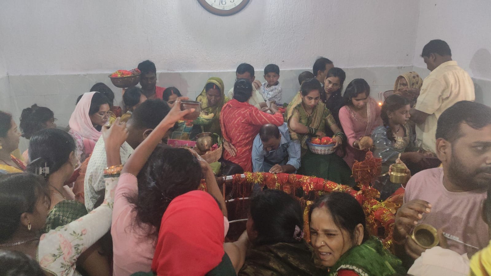 देवकी बाबा धाम में सावन की दूसरी सोमवारी पर श्रद्धा का सैलाब, हजारों भक्तों ने किया जलाभिषेक देवकी बाबा धाम में सावन की दूसरी सोमवारी पर श्रद्धा का सैलाब, हजारों भक्तों ने किया जलाभिषेक